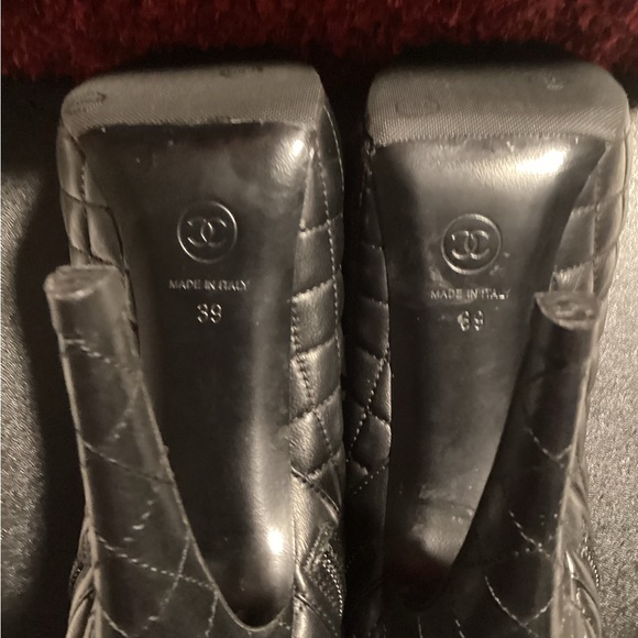 SOLD.!!!! Chanel “BOTTINES” Black Quilted Leather Ankle Booties $PRICE DROP⬇️ - Picture 4 of 9